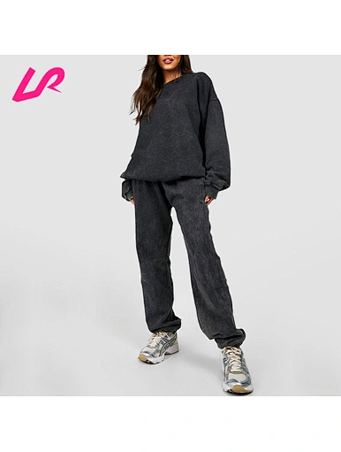 Upgrade your activewear with our acid wash sweatsuit.